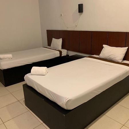 Oyo 361 Lovetel Padang  Bagian luar foto
