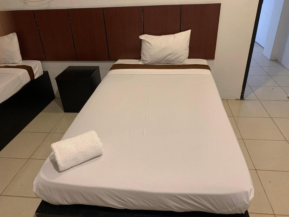 Oyo 361 Lovetel Padang  Bagian luar foto