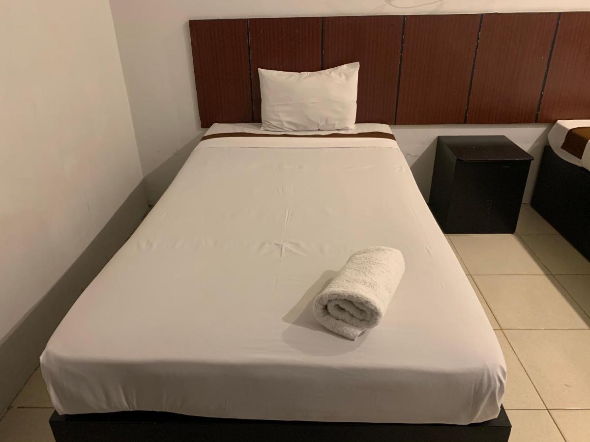 Oyo 361 Lovetel Padang  Bagian luar foto